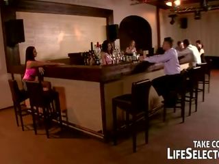 Життя selector: офіціантка вдарив в тріо і sedusive клієнт separately