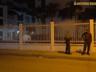 Omg big bokong colombian polisi officer gets fucked by a stranger